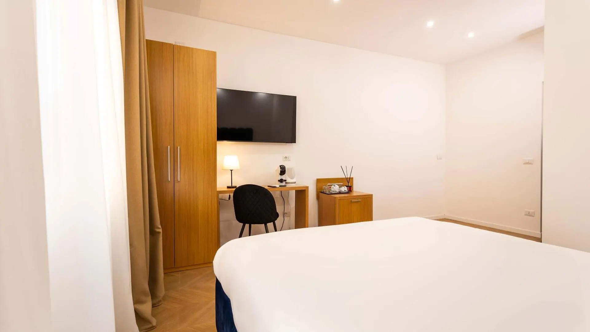 Vatican Luxury Rooms - Lr Collection Roma 0*,  İtalya