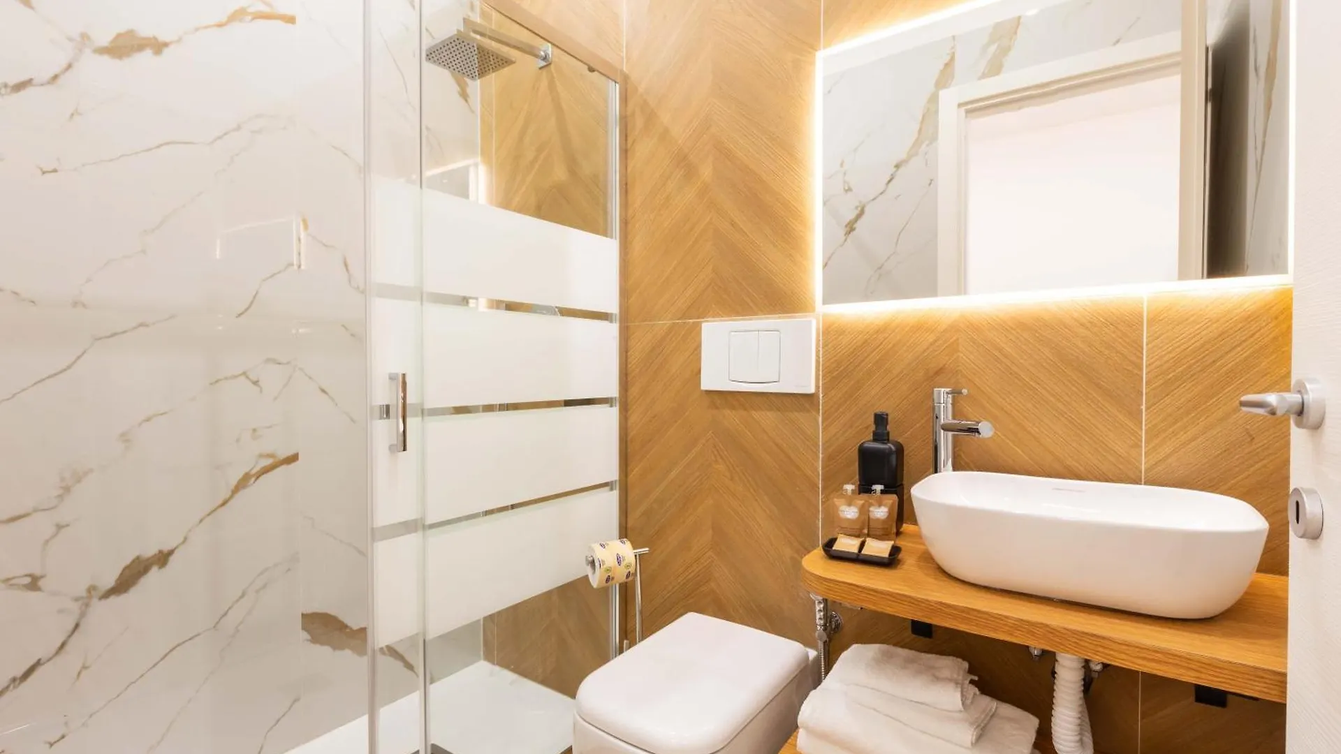 Vatican Luxury Rooms - Lr Collection Roma 0*,  Italia